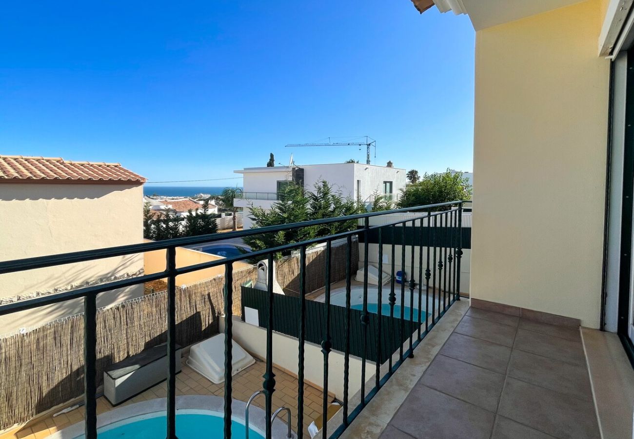 Villa em Albufeira - Moradia T3 Águia Marina, com piscina e churrasqueira 