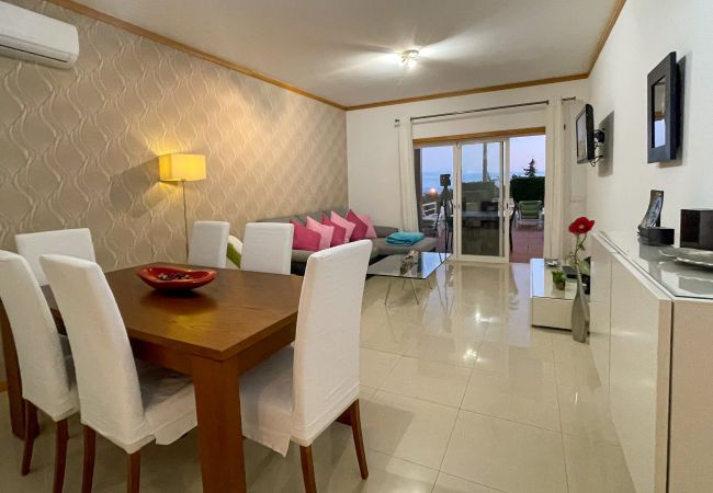 Casa geminada em Albufeira - Cerro de Águia, Albufeira, Moradia T2 c/ piscina Casa geminada em Albufeira - Cerro de Águia, Albufeira, Moradia T2 c/ piscina