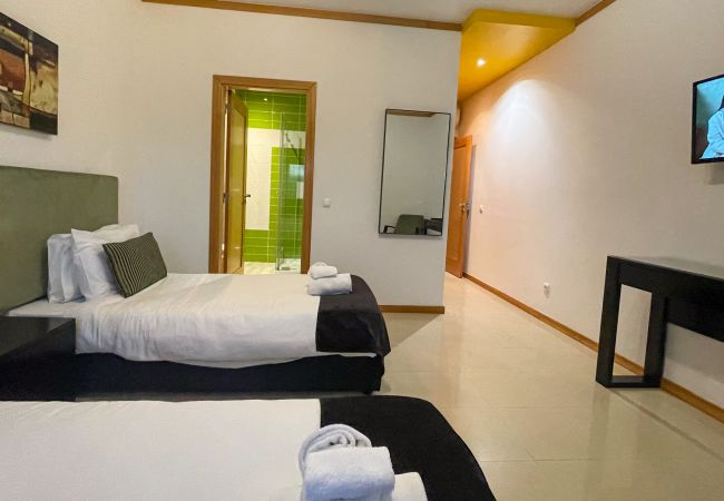 Casa geminada em Albufeira - Cerro de Águia, Albufeira, Moradia T2 c/ piscina Casa geminada em Albufeira - Cerro de Águia, Albufeira, Moradia T2 c/ piscina