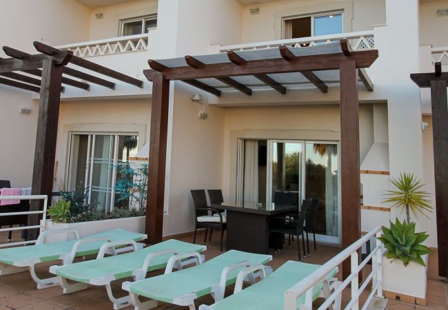 Casa geminada em Albufeira - Cerro de Águia, Albufeira, Moradia T2 c/ piscina Casa geminada em Albufeira - Cerro de Águia, Albufeira, Moradia T2 c/ piscina