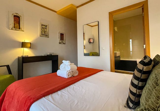 Casa geminada em Albufeira - Cerro de Águia, Albufeira, Moradia T2 c/ piscina Casa geminada em Albufeira - Cerro de Águia, Albufeira, Moradia T2 c/ piscina