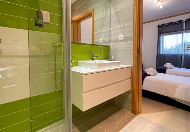 Casa geminada em Albufeira - Cerro de Águia, Albufeira, Moradia T2 c/ piscina Casa geminada em Albufeira - Cerro de Águia, Albufeira, Moradia T2 c/ piscina