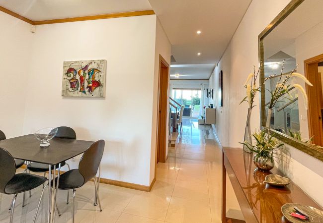 Casa geminada em Albufeira - Cerro de Águia, Albufeira, Moradia T2 c/ piscina Casa geminada em Albufeira - Cerro de Águia, Albufeira, Moradia T2 c/ piscina