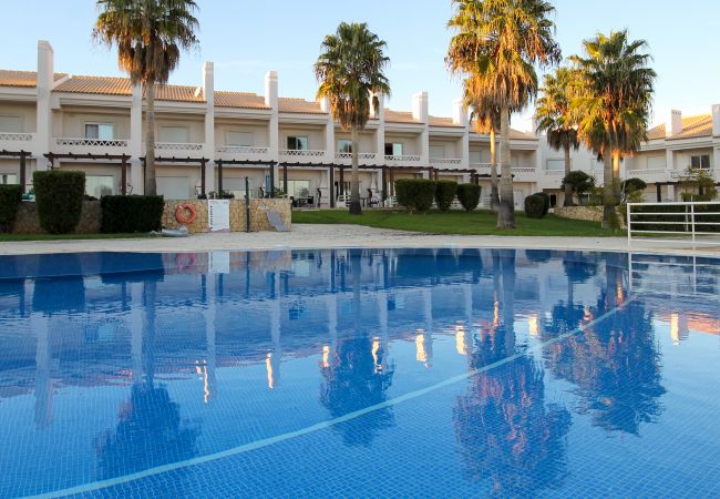 Casa geminada em Albufeira - Cerro de Águia, Albufeira, Moradia T2 c/ piscina Casa geminada em Albufeira - Cerro de Águia, Albufeira, Moradia T2 c/ piscina