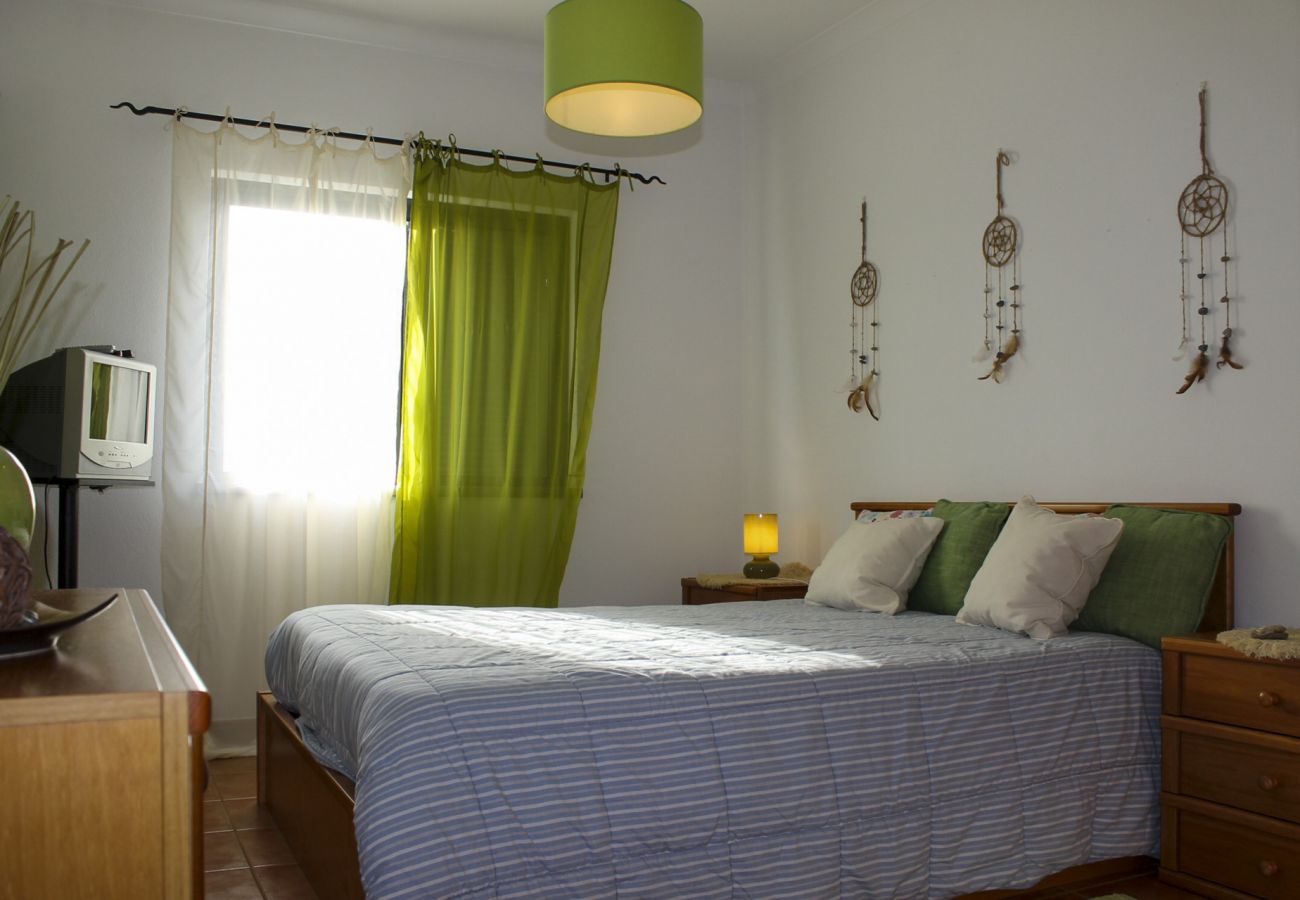 Apartamento em Pêra - Condomínio Vilita, T1-Lt-5,F, piscina, campo de ténis e churrasqueira, Pêra-Silves