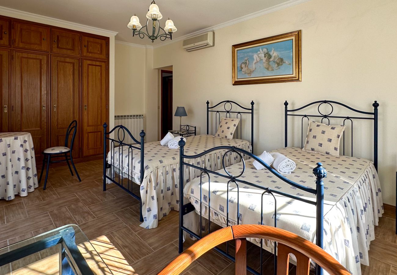 Villa em Albufeira -  Vivenda Catavento V5 Piscina e 100mt Praia da Galé