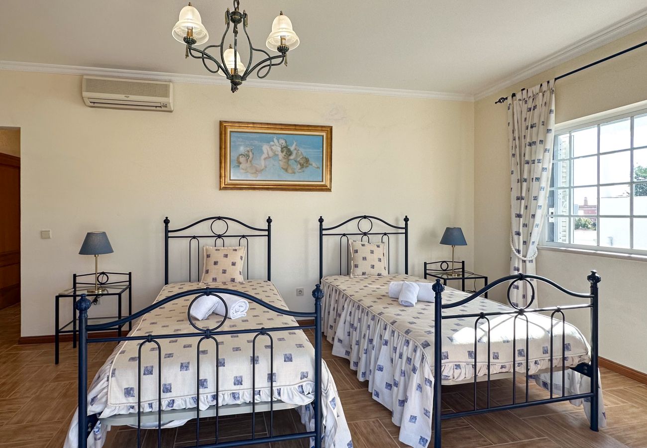 Villa em Albufeira -  Vivenda Catavento V5 Piscina e 100mt Praia da Galé
