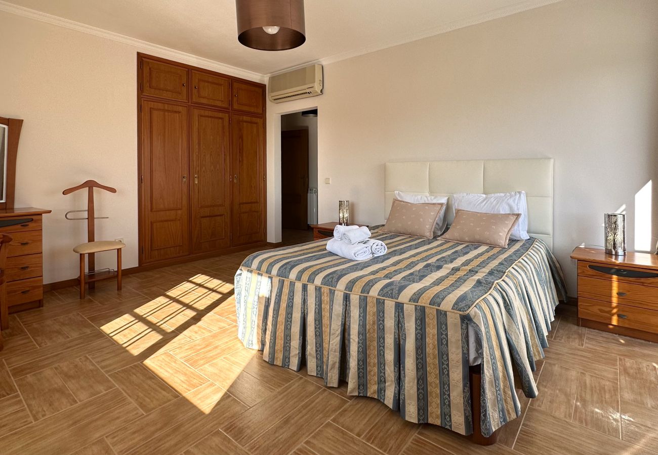 Villa em Albufeira -  Vivenda Catavento V5 Piscina e 100mt Praia da Galé
