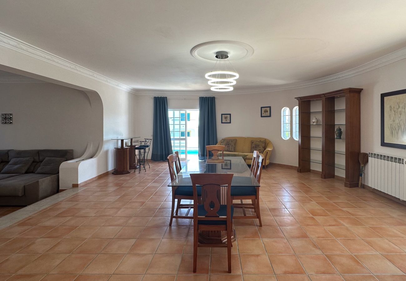 Villa em Albufeira -  Vivenda Catavento V5 Piscina e 100mt Praia da Galé