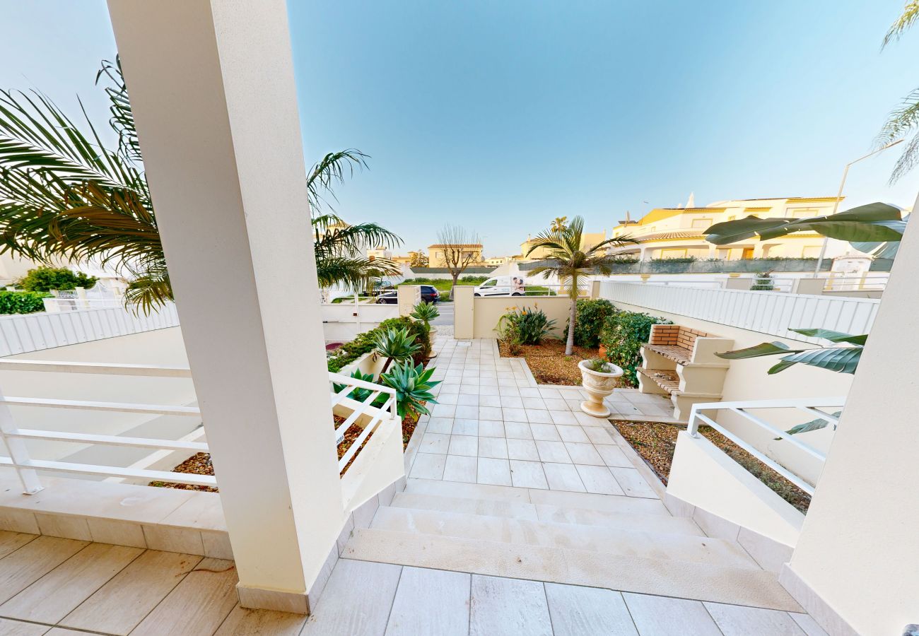 Casa geminada em Albufeira - Vivenda Mystic Galé T3 a 500m da Praia