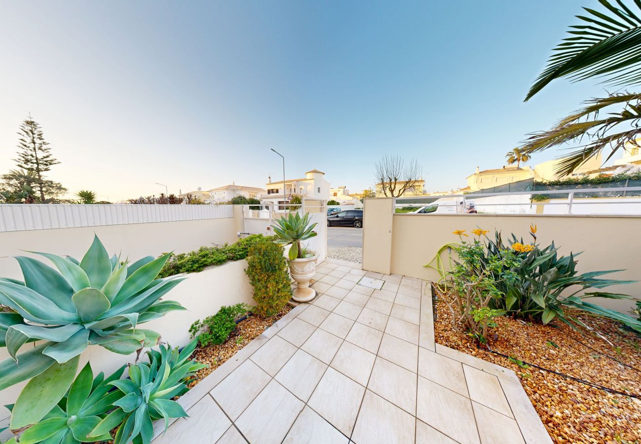 Casa geminada em Albufeira - Vivenda Mystic Galé T3 a 500m da Praia
