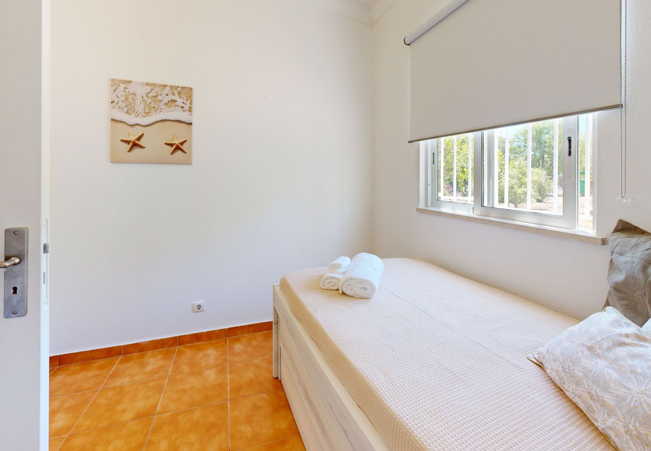 Alojamento de turismo rural em Guia - Quinta Casalinho - T2 Amendoeira