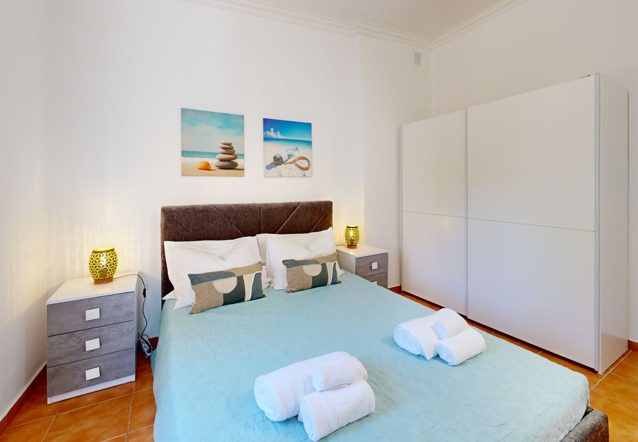 Alojamento de turismo rural em Guia - Quinta Casalinho - T2 Amendoeira