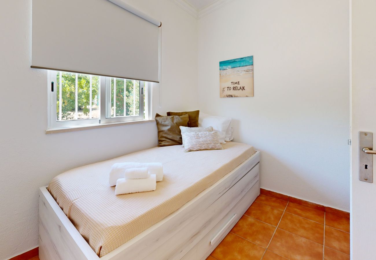 Alojamento de turismo rural em Guia - Quinta Casalinho - T2 Amendoeira