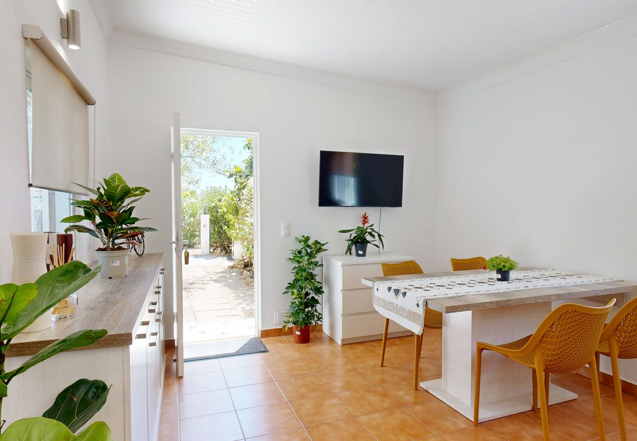 Alojamento de turismo rural em Guia - Quinta Casalinho - T2 Amendoeira