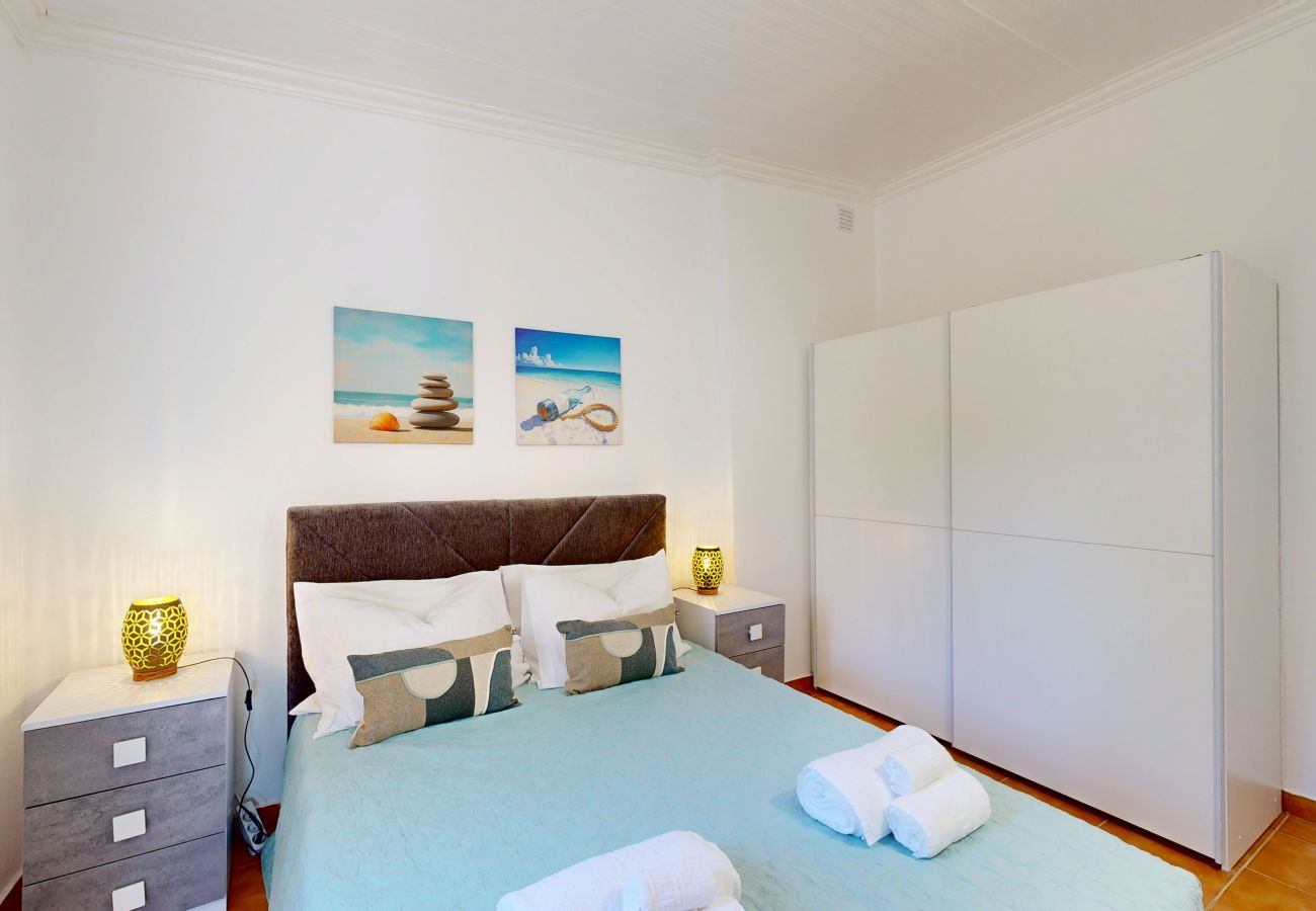 Alojamento de turismo rural em Guia - Quinta Casalinho - T2 Amendoeira