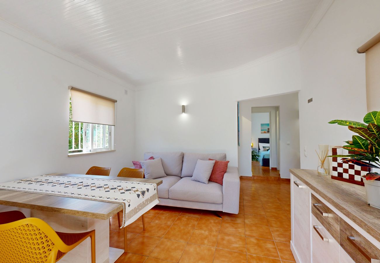 Alojamento de turismo rural em Guia - Quinta Casalinho - T2 Amendoeira