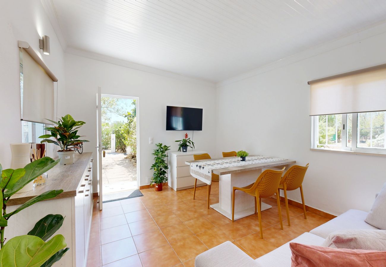 Alojamento de turismo rural em Guia - Quinta Casalinho - T2 Amendoeira