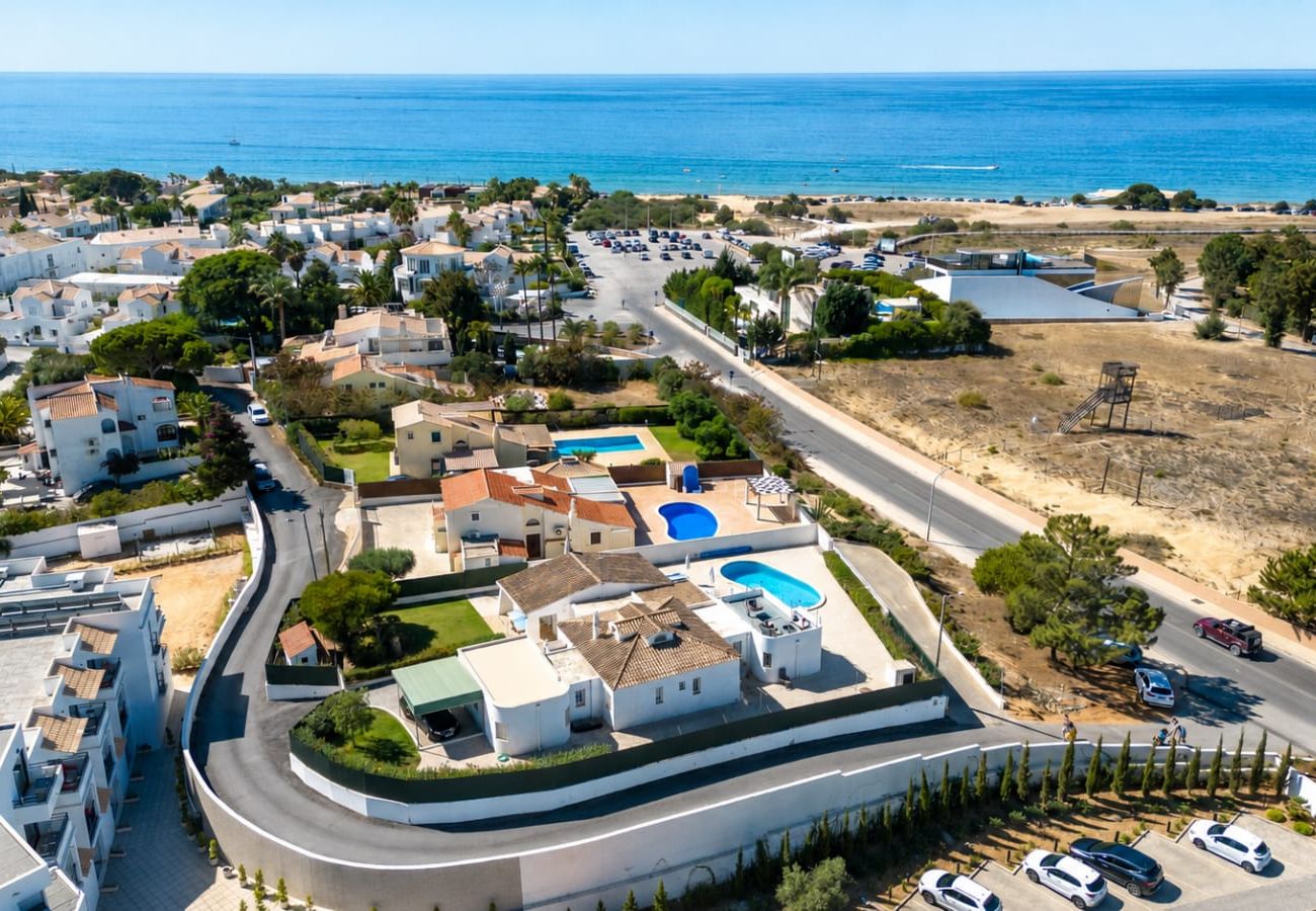 Villa em Albufeira - Villa Hipolito V4 com Piscina e BBQ