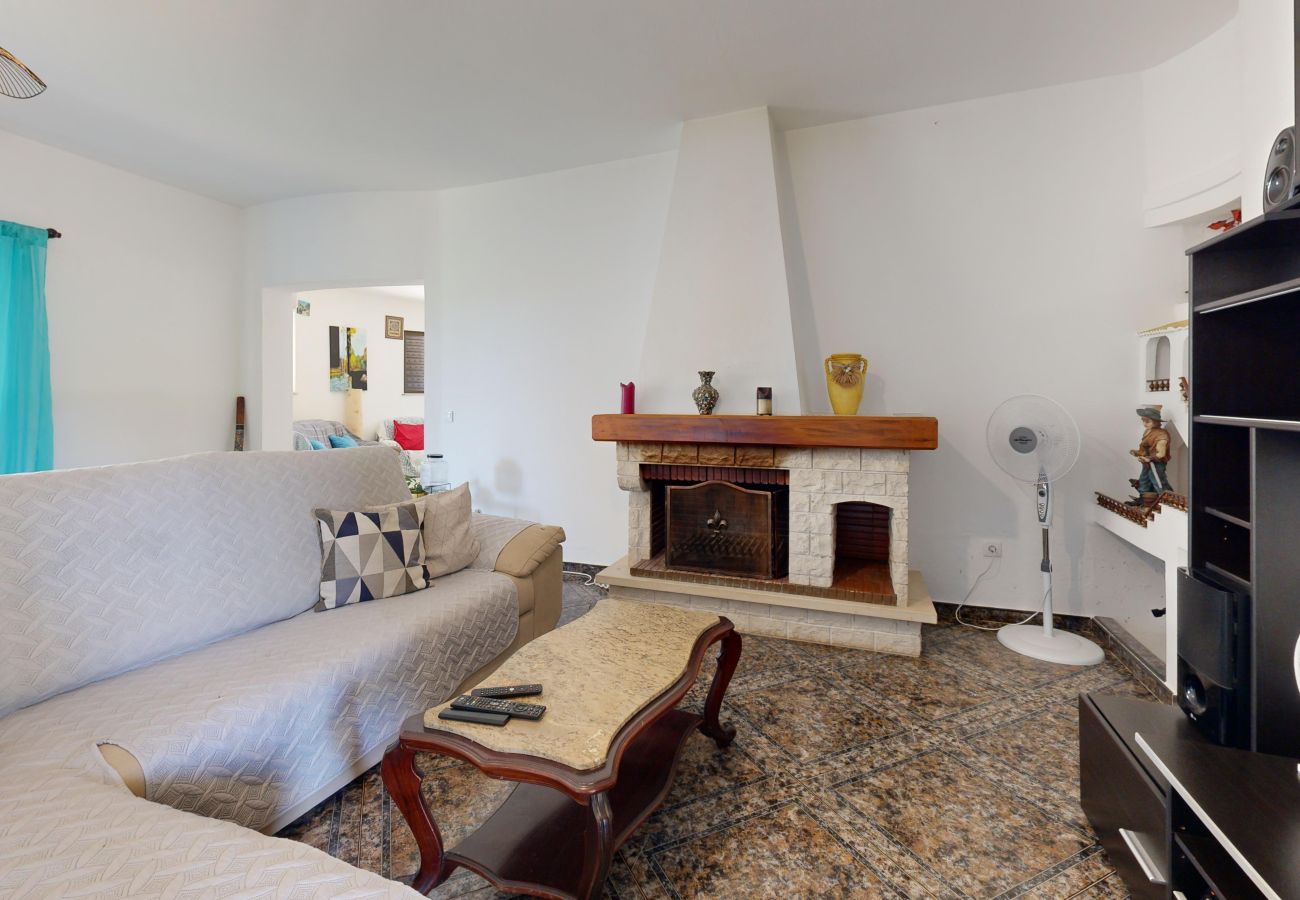 Quarto em Alcantarilha - Quarto Laranja, Villa Ventura, V6 em Alcantarilha