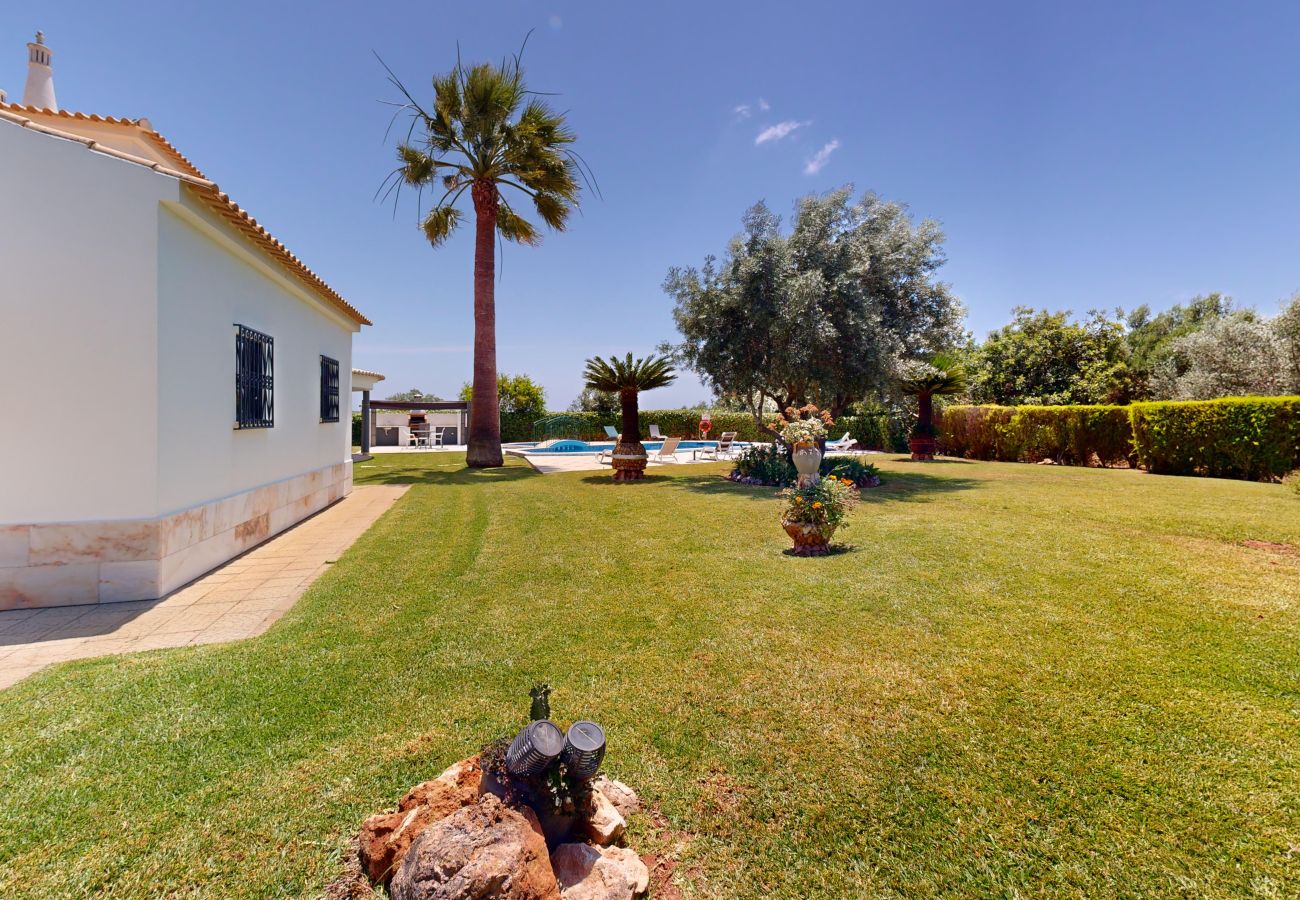 Quarto em Alcantarilha - Quarto Laranja, Villa Ventura, V6 em Alcantarilha