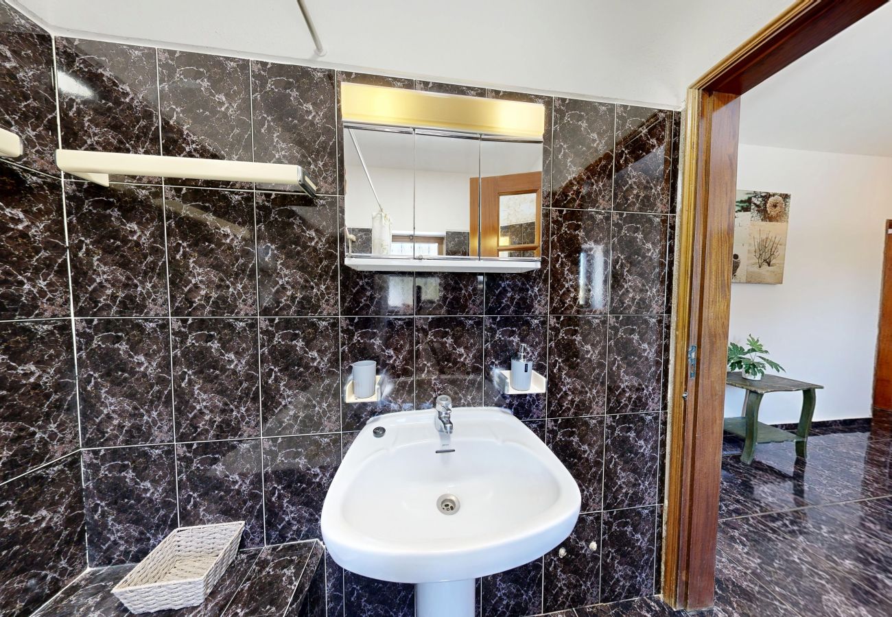 Quarto em Alcantarilha - Quarto Laranja, Villa Ventura, V6 em Alcantarilha