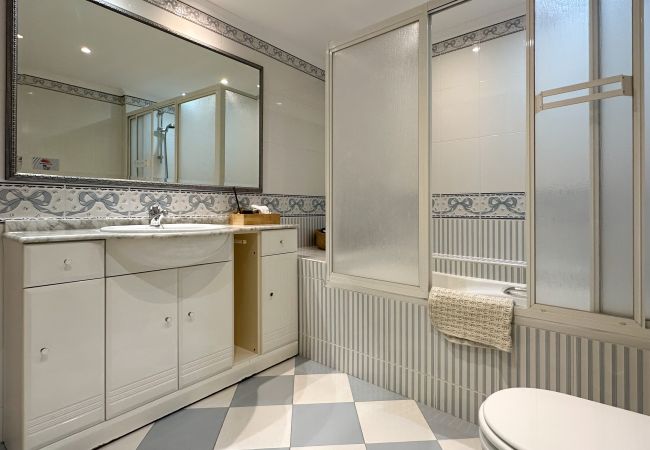 Rent by room in Albufeira - Sofeelings, Room Mar_Floor 2, Baixa de Albufeira Rent by room in Albufeira - Sofeelings, Room Mar_Floor 2, Baixa de Albufeira