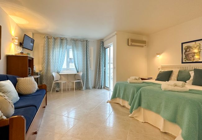 Rent by room in Albufeira - Sofeelings, Room Mar_Floor 2, Baixa de Albufeira