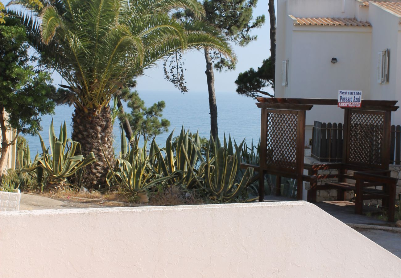 Apartment in Albufeira - Apartamento T3 Gemeas, a 20 metros da Praia dos Olhos de Água