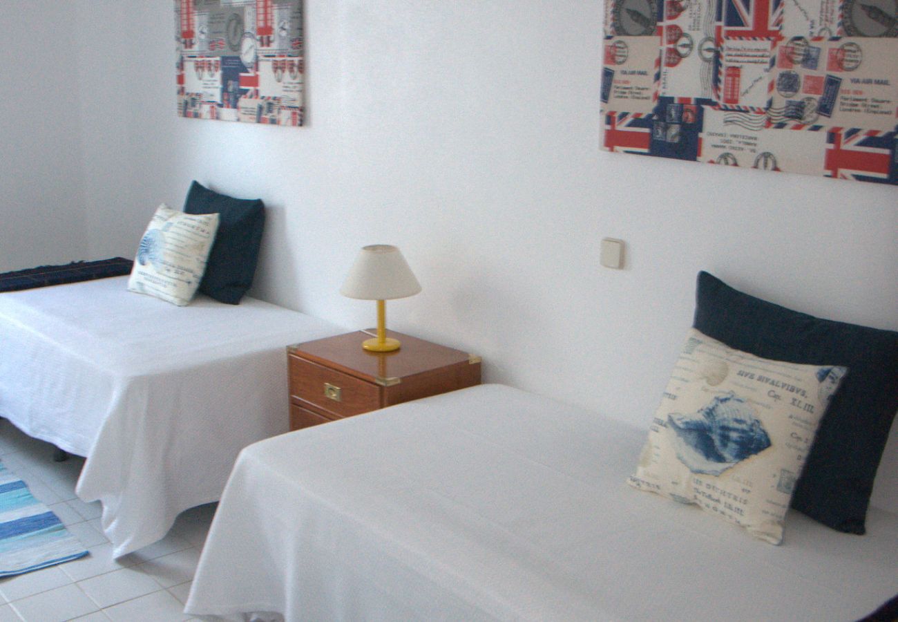 Apartment in Albufeira - Apartamento T3 Gemeas, a 20 metros da Praia dos Olhos de Água