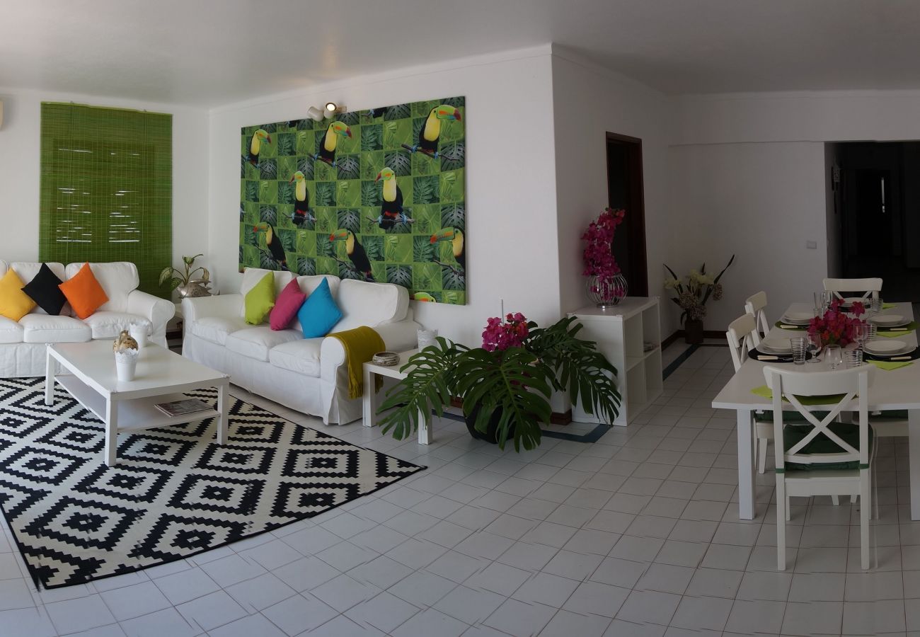 Apartment in Albufeira - Apartamento T3 Gemeas, a 20 metros da Praia dos Olhos de Água