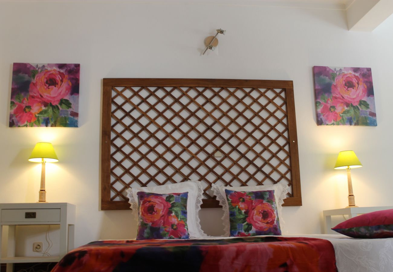 Apartment in Albufeira - Apartamento T3 Gemeas, a 20 metros da Praia dos Olhos de Água