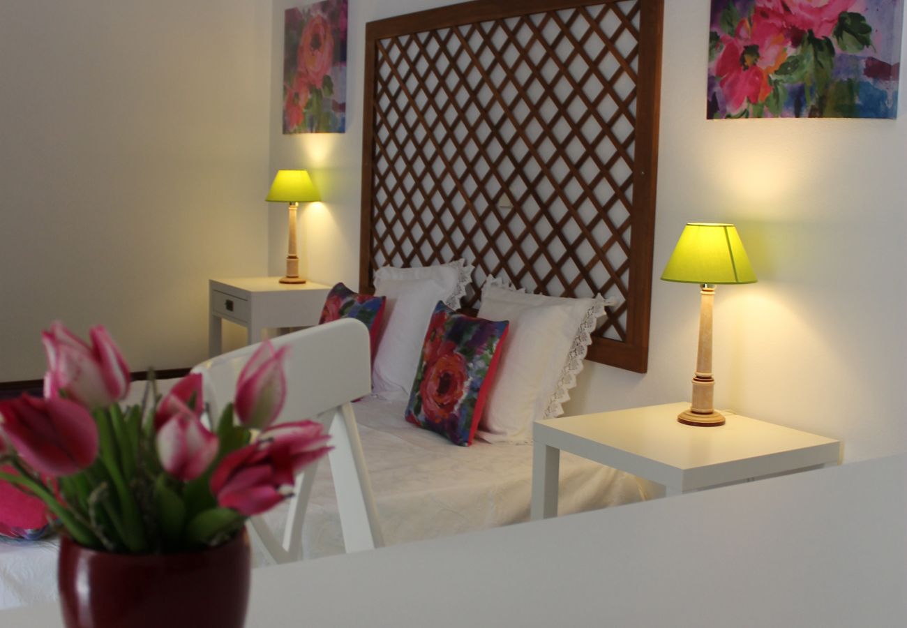 Apartment in Albufeira - Apartamento T3 Gemeas, a 20 metros da Praia dos Olhos de Água