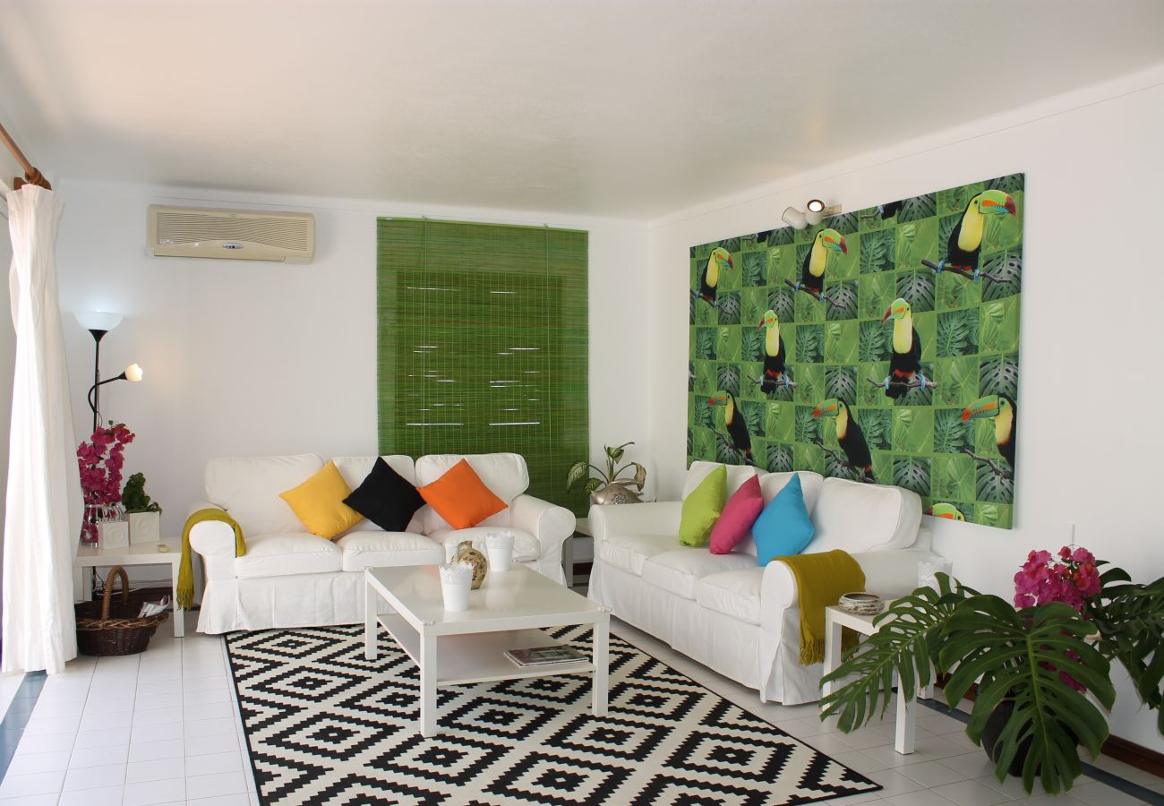 Apartment in Albufeira - Apartamento T3 Gemeas, a 20 metros da Praia dos Olhos de Água