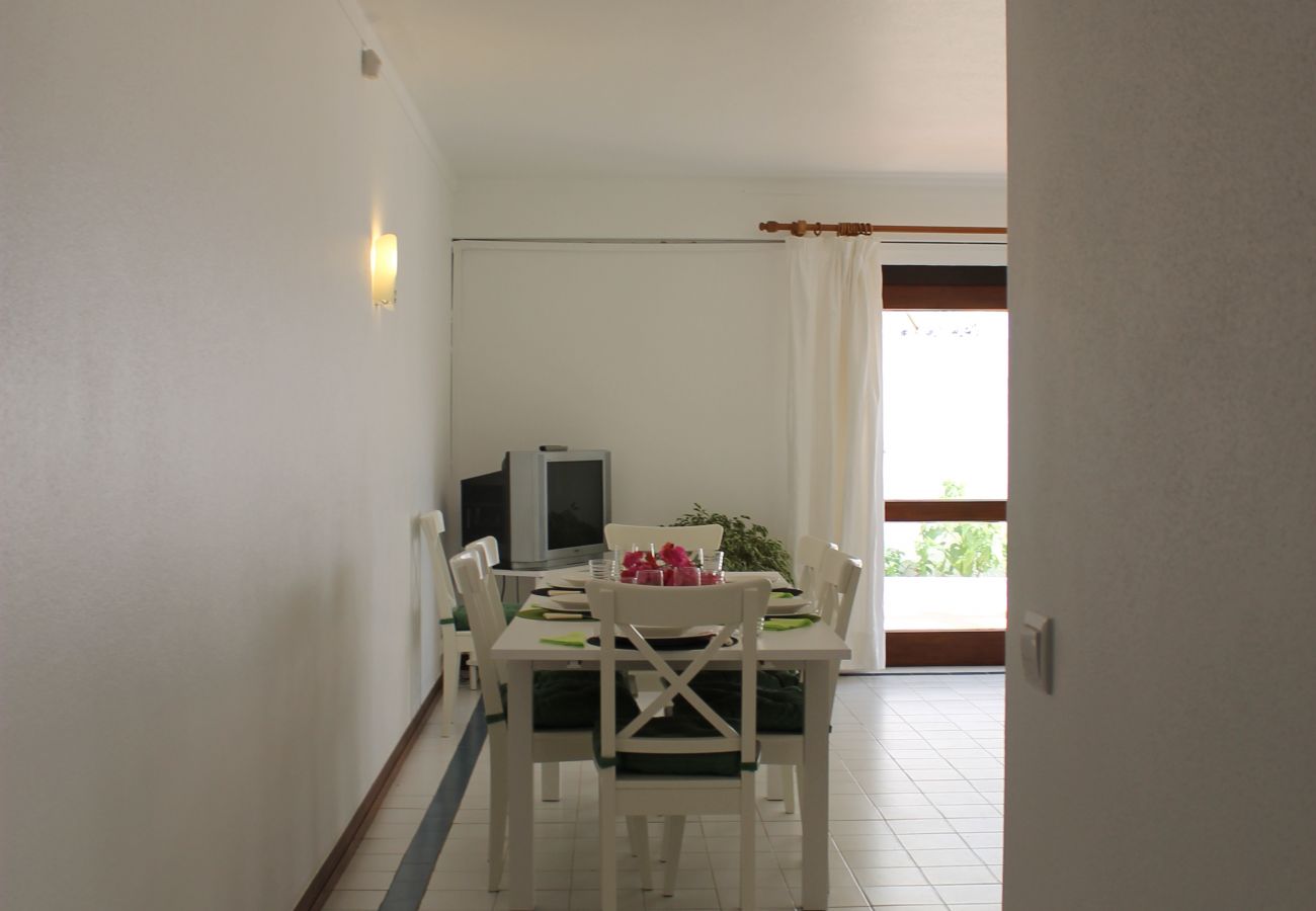 Apartment in Albufeira - Apartamento T3 Gemeas, a 20 metros da Praia dos Olhos de Água