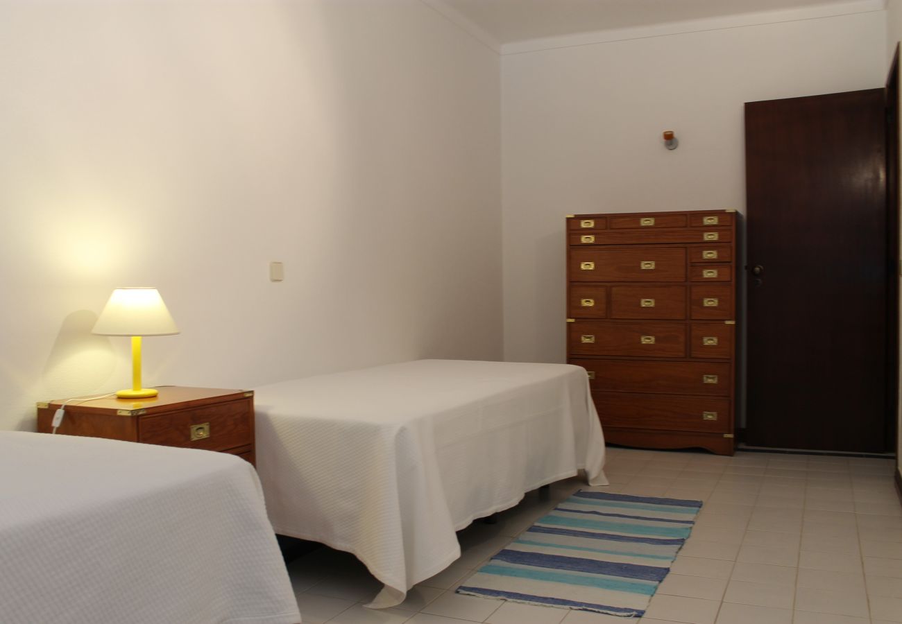 Apartment in Albufeira - Apartamento T3 Gemeas, a 20 metros da Praia dos Olhos de Água