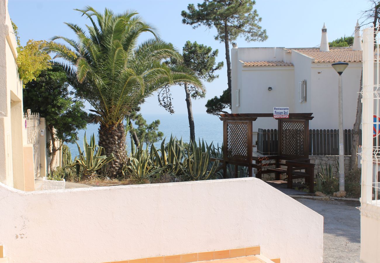 Apartment in Albufeira - Apartamento T3 Gemeas, a 20 metros da Praia dos Olhos de Água