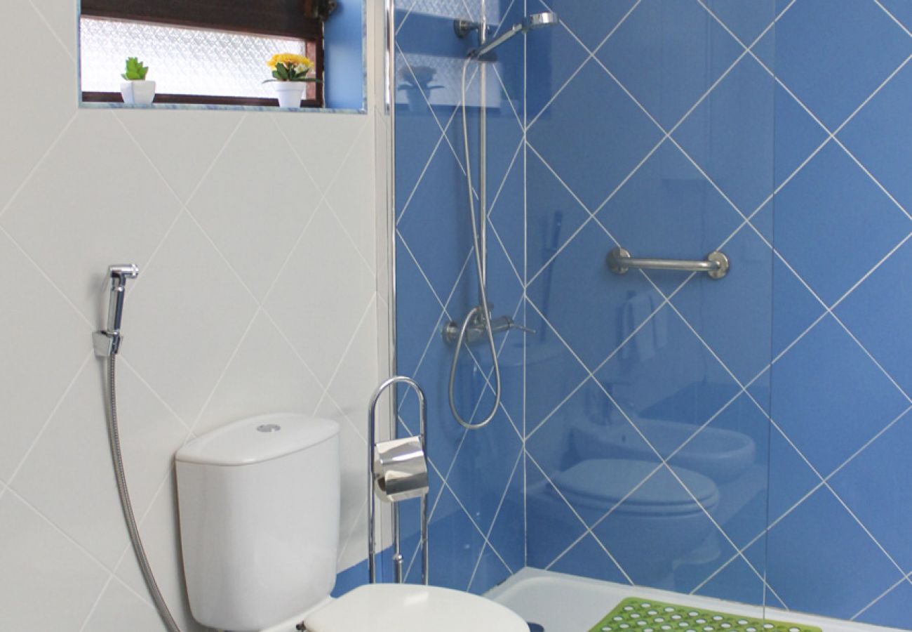 Apartment in Albufeira - Apartamento T3 Gemeas, a 20 metros da Praia dos Olhos de Água