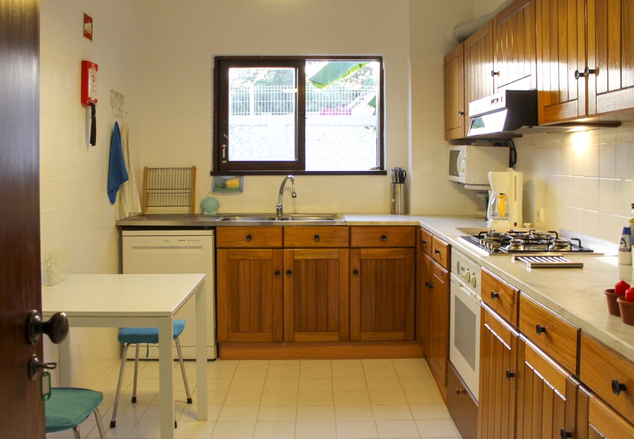 Apartment in Albufeira - Apartamento T3 Gemeas, a 20 metros da Praia dos Olhos de Água