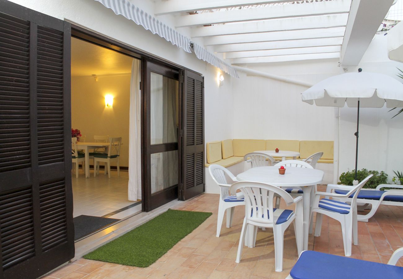 Apartment in Albufeira - Apartamento T3 Gemeas, a 20 metros da Praia dos Olhos de Água