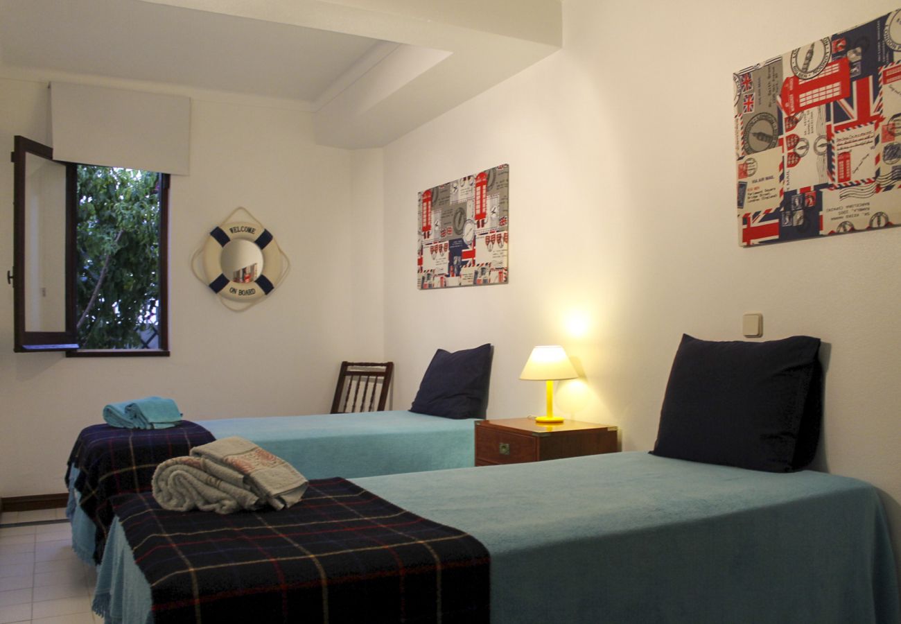 Apartment in Albufeira - Apartamento T3 Gemeas, a 20 metros da Praia dos Olhos de Água