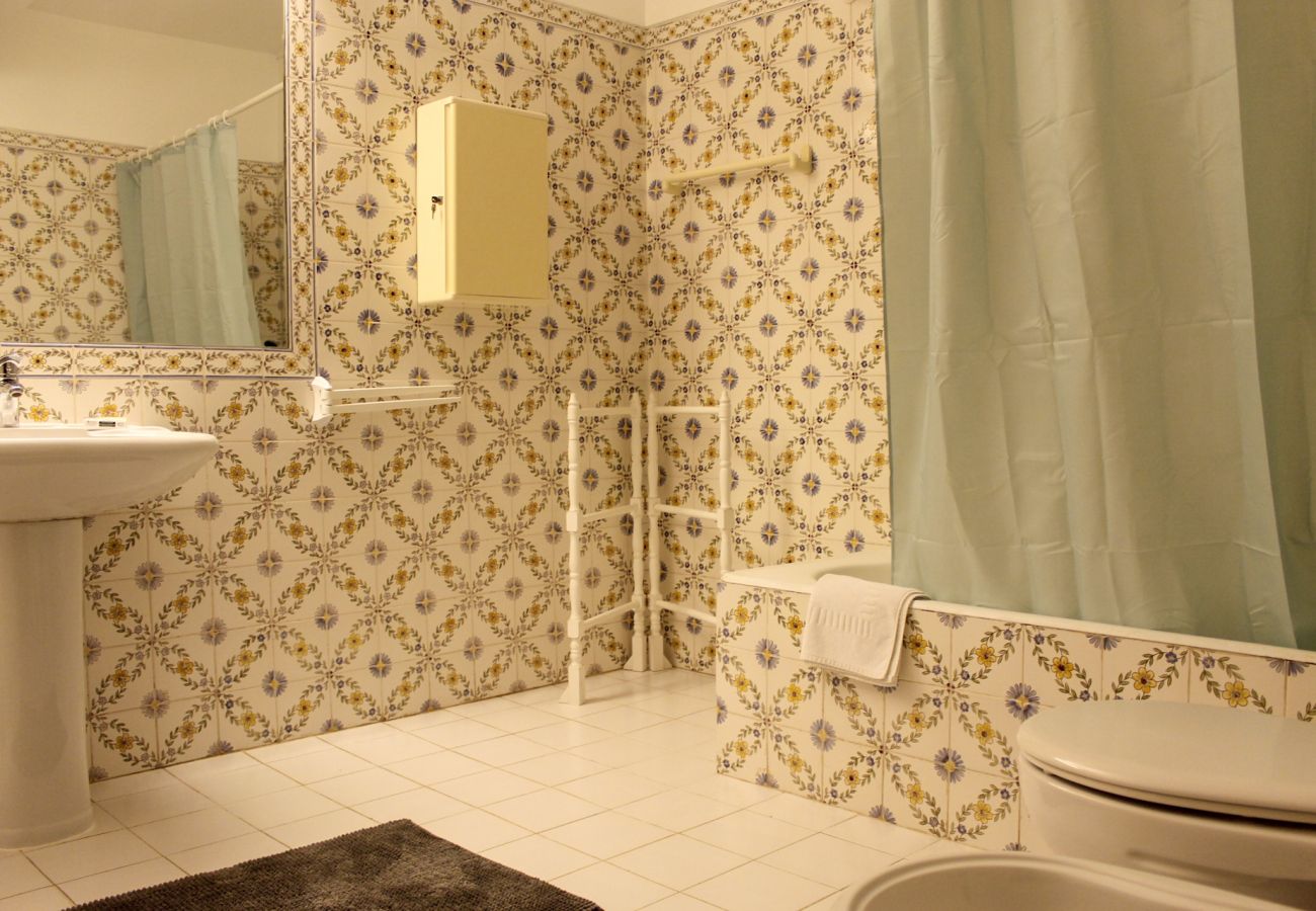 Apartment in Albufeira - Apartamento T3 Gemeas, a 20 metros da Praia dos Olhos de Água