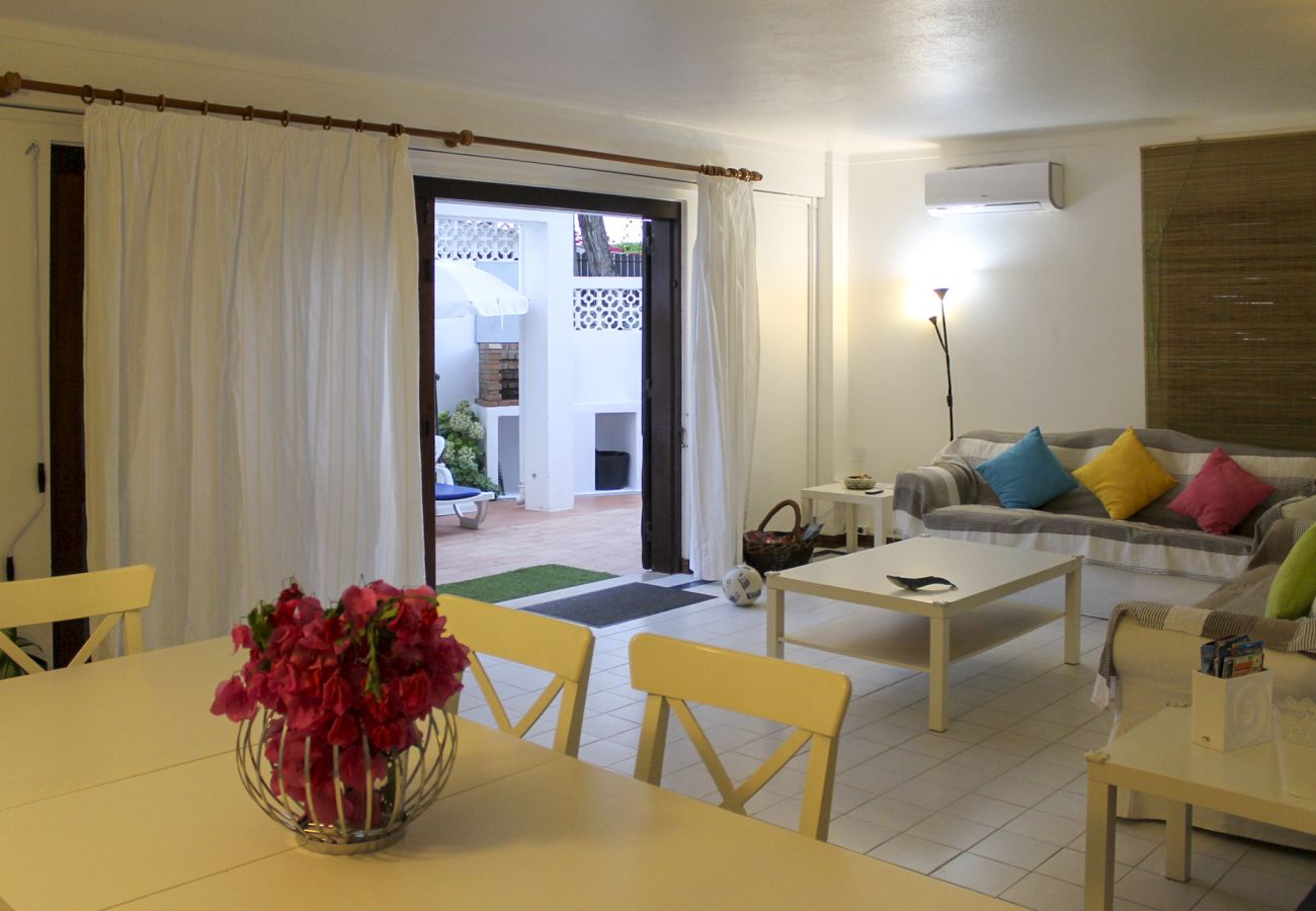 Apartment in Albufeira - Apartamento T3 Gemeas, a 20 metros da Praia dos Olhos de Água