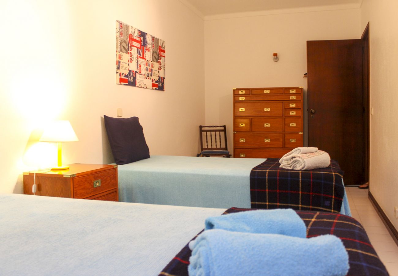 Apartment in Albufeira - Apartamento T3 Gemeas, a 20 metros da Praia dos Olhos de Água