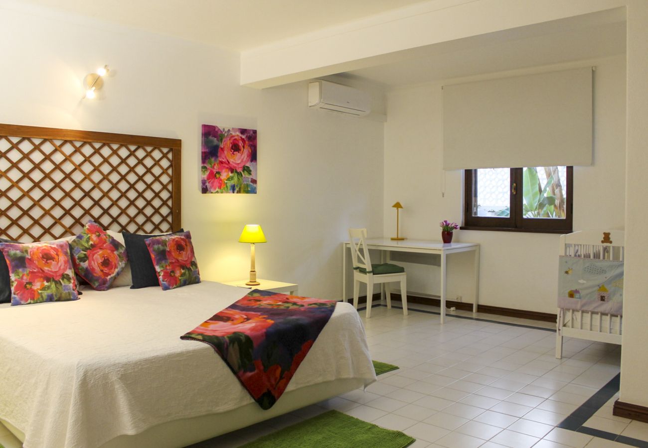 Apartment in Albufeira - Apartamento T3 Gemeas, a 20 metros da Praia dos Olhos de Água