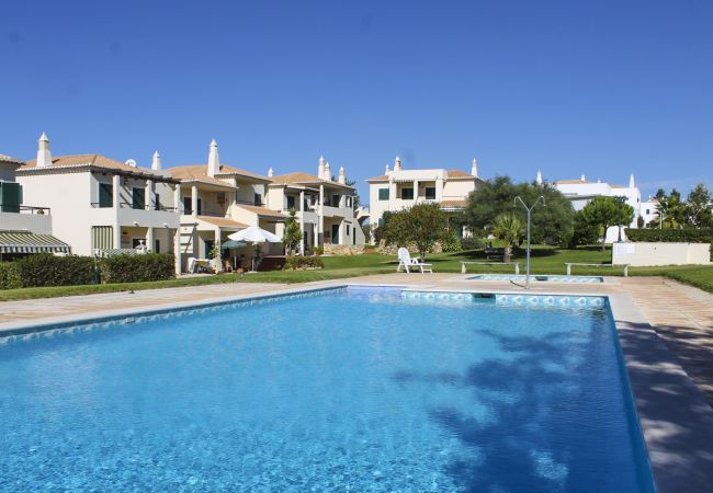  in Pêra - Condomínio Vilita, T1-Lt-5,F, piscina, campo de ténis e churrasqueira, Pêra-Silves