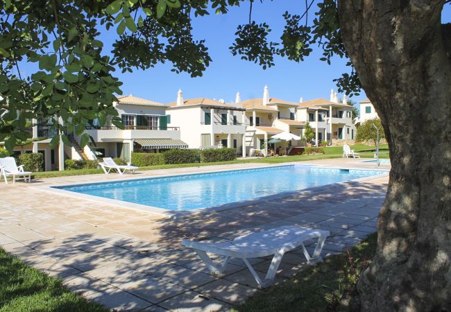 Apartment in Pêra - Condomínio Vilita, T1-Lt-5,F, piscina, campo de ténis e churrasqueira, Pêra-Silves