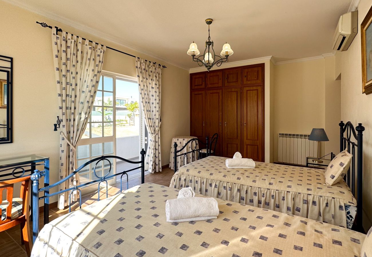 Villa in Albufeira -  Villa Catavento V5 Piscina e 100mt Praia da Galé