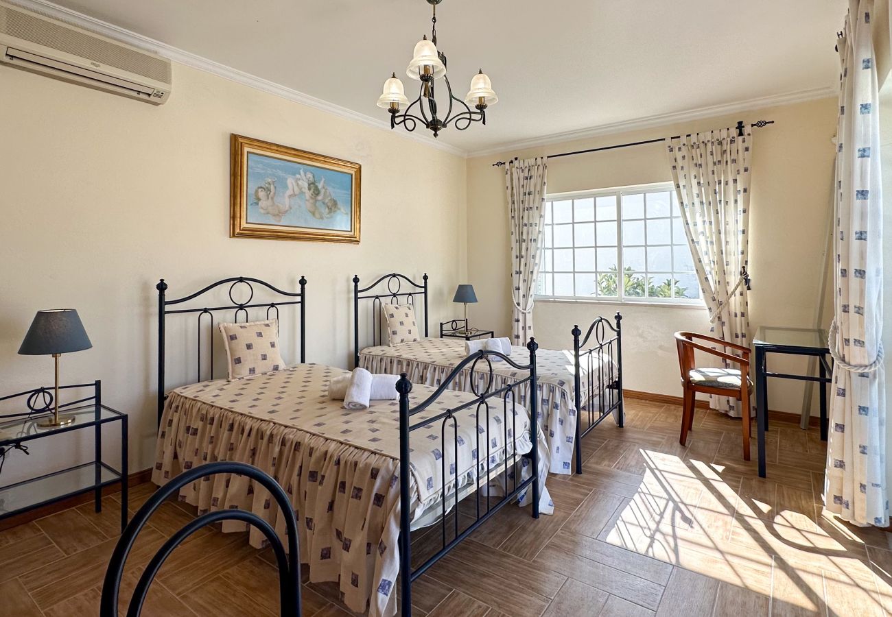 Villa in Albufeira -  Villa Catavento V5 Piscina e 100mt Praia da Galé