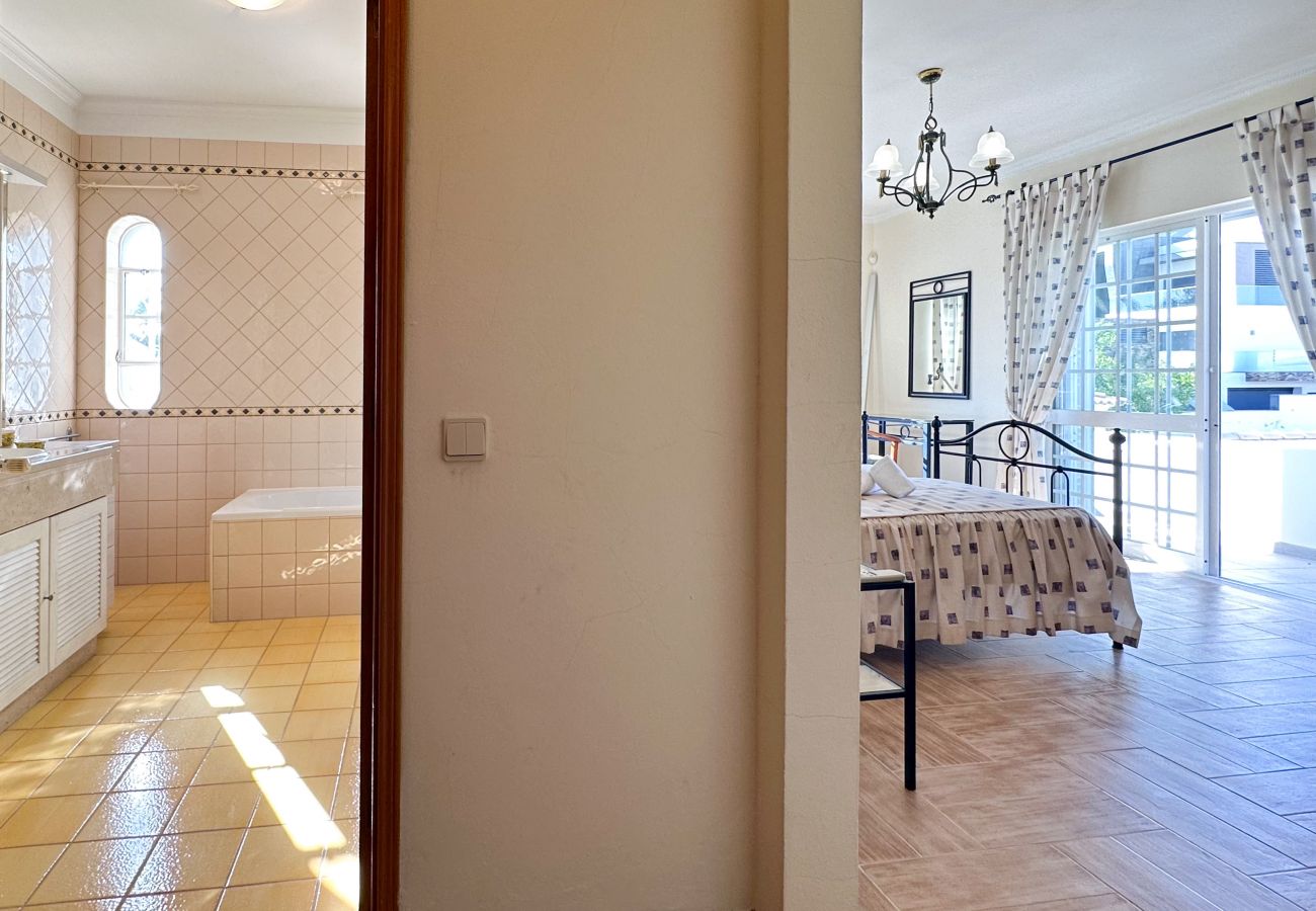Villa in Albufeira -  Villa Catavento V5 Piscina e 100mt Praia da Galé